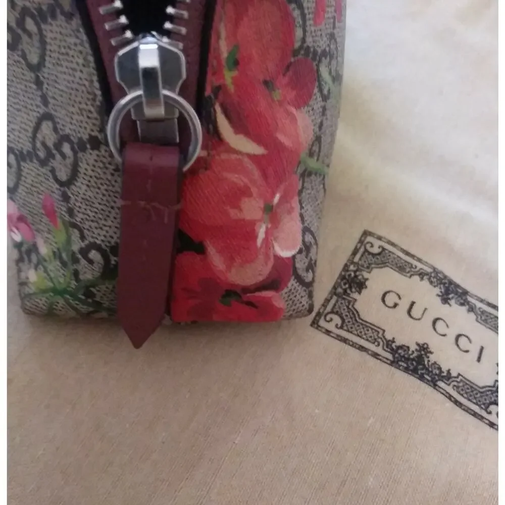 Gucci GG Supreme Blooms Print Clutch Cosmetic Case - Picture 10 of 10
